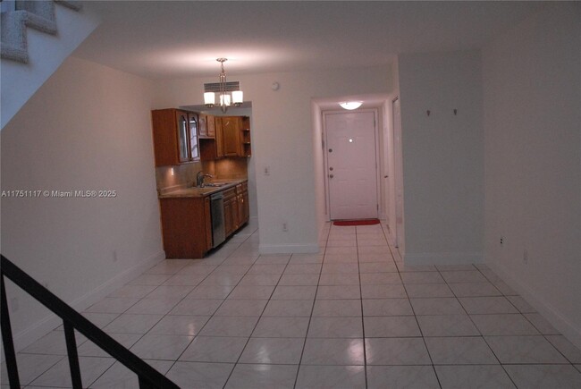 10907 N Kendall Dr in Miami, FL - Building Photo - Building Photo