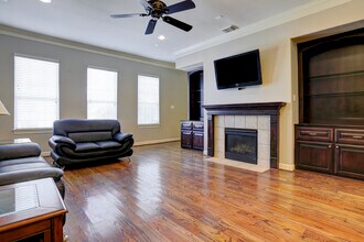 923 Birdsall St in Houston, TX - Foto de edificio - Building Photo
