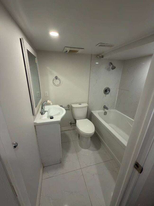 97 Shropshire Dr in Toronto, ON - Building Photo - Building Photo