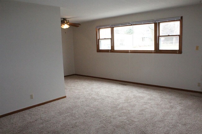 2085 1st Ave-Unit -4 in Marion, IA - Building Photo - Building Photo