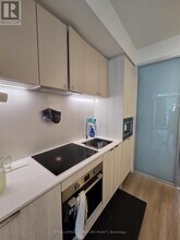 86 Dundas St E in Mississauga, ON - Building Photo - Building Photo