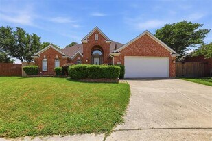 6320 Merritt Way Ct in Arlington, TX - Building Photo