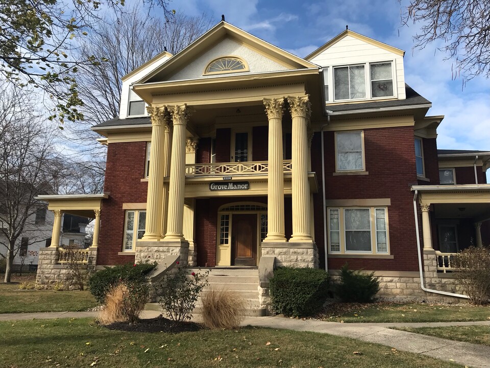 Grove Manor in Fremont, OH - Foto de edificio