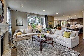 24609 NE 16th Pl in Sammamish, WA - Building Photo - Building Photo