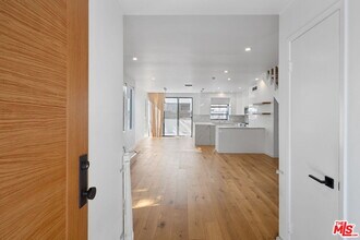 1007 Euclid St in Santa Monica, CA - Foto de edificio - Building Photo