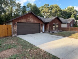1407 Crescent Bentonville Crescent in Bentonville, AR - Building Photo