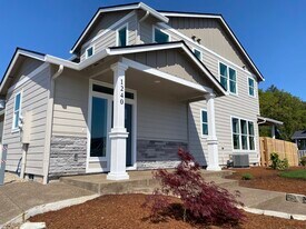 1242 S 11th St in Independence, OR - Building Photo