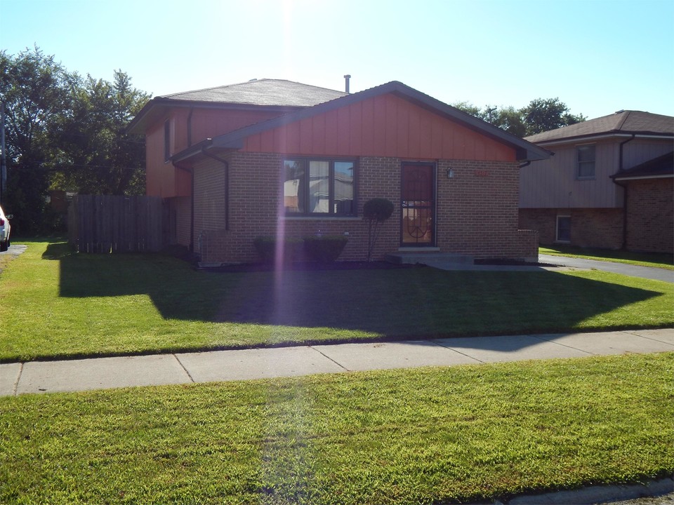 14517 Oakley Ave in Dixmoor, IL - Building Photo