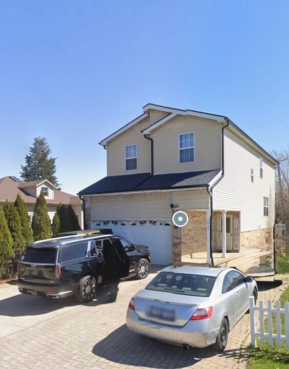 7825 Banks St in Justice, IL - Building Photo