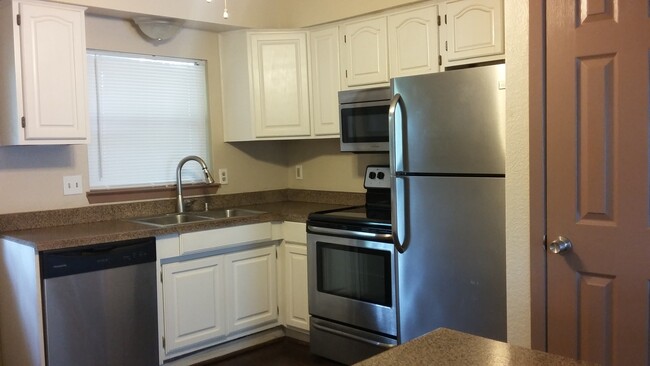 404 Stroud St in Denton, TX - Building Photo - Building Photo