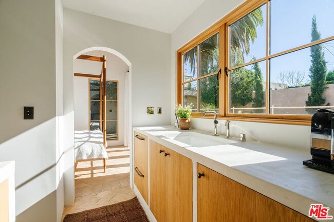 2640 Clyde Ave in Los Angeles, CA - Building Photo - Building Photo