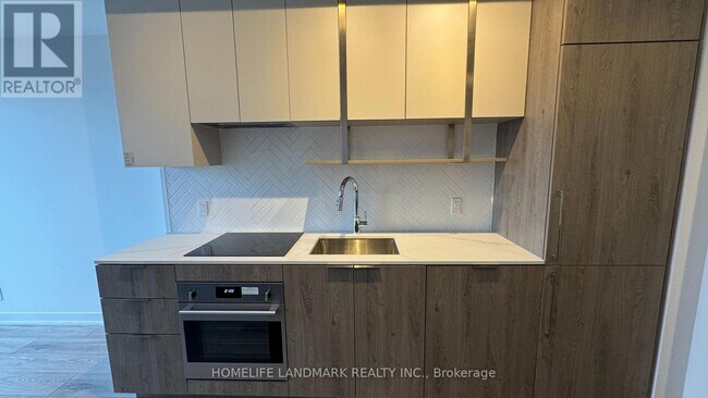 15 Holmes Ave in Toronto, ON - Building Photo - Building Photo