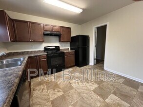 5675 Laurel Ridge Cir in East Point, GA - Building Photo - Building Photo