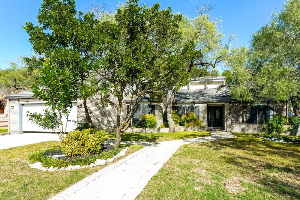 13810 Hunters Hawk in San Antonio, TX - Building Photo