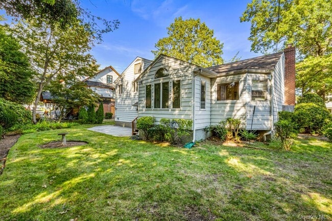 140 Hayes St in Garden City, NY - Building Photo - Building Photo