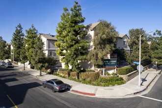 Vantaggio Townhomes in Northridge, CA - Building Photo - Building Photo