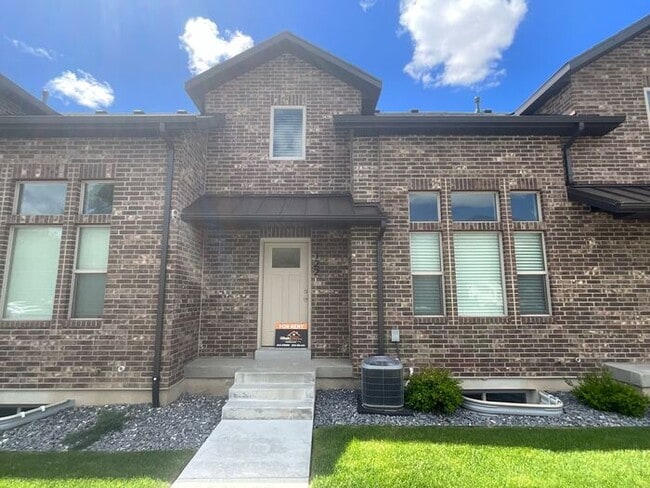 property at 122 Fenway Flds Dr