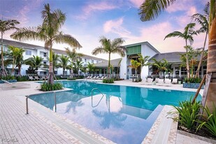 6026 Whitaker Rd, Unit C1 in Naples, FL - Building Photo