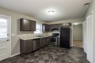 102 1st Day St in Piedmont, SC - Foto de edificio - Building Photo