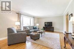 10 Cutting Crescent in King City, ON - Building Photo - Building Photo