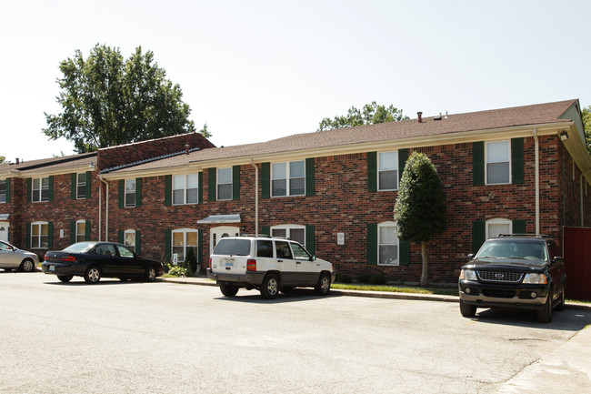 Spring Manor Apartments in Louisville, KY - Foto de edificio - Building Photo