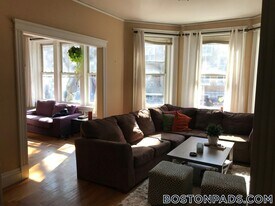 21 Euston St in Brookline, MA - Building Photo