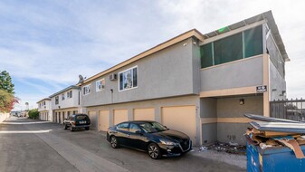 2553 E Park Ln in Anaheim, CA - Foto de edificio - Building Photo