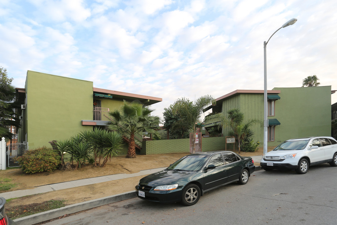 Park Tampa Apartments in Reseda, CA - Foto de edificio