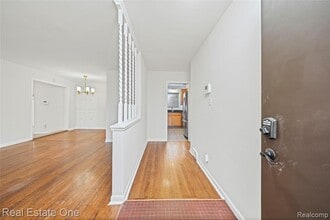 2360 Pine View Dr in West Bloomfield Township, MI - Building Photo - Building Photo