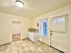 2058 14th Ave W in Seattle, WA - Building Photo - Building Photo