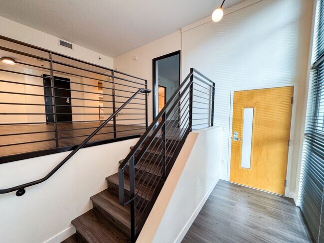 425 W Beech 227 in San Diego, CA - Building Photo - Building Photo