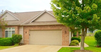 66 Notting Hill Ln in Iowa City, IA - Building Photo - Building Photo