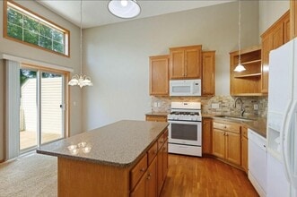 8437 W 149th St in Savage, MN - Building Photo - Building Photo