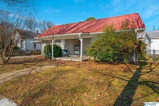 623 E Tuscaloosa St, Unit A in Florence, AL - Building Photo