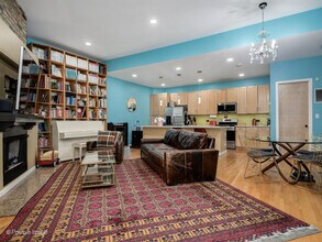 2828 N Talman Ave, Unit P in Chicago, IL - Building Photo - Building Photo