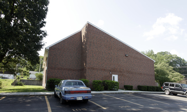 281 Kentucky St in Jacksboro, TN - Foto de edificio - Building Photo