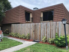 2117 Patty Cir NE in Palm Bay, FL - Building Photo