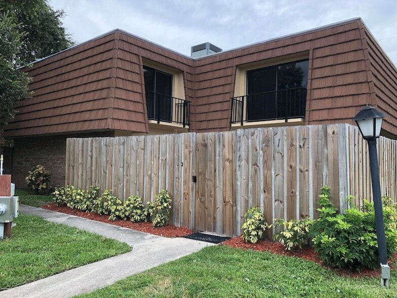 2117 Patty Cir NE in Palm Bay, FL - Building Photo