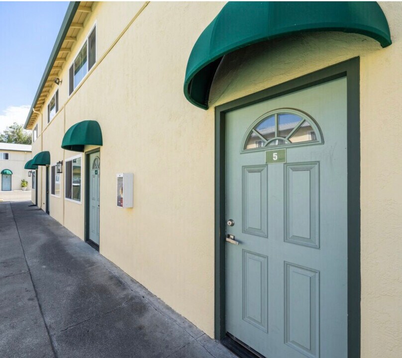 Holiday Orchard Apartments in Hayward, CA - Building Photo