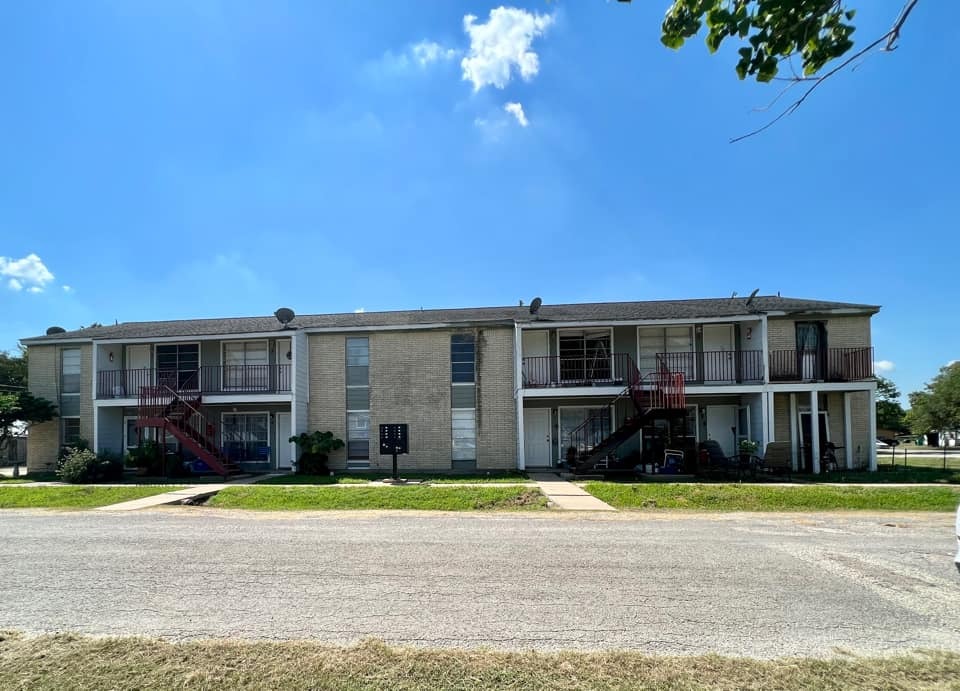 1809 Petersen St in Palacios, TX - Building Photo