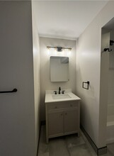 8 Russell Dr, Unit 1 in Stillwater, NY - Foto de edificio - Building Photo