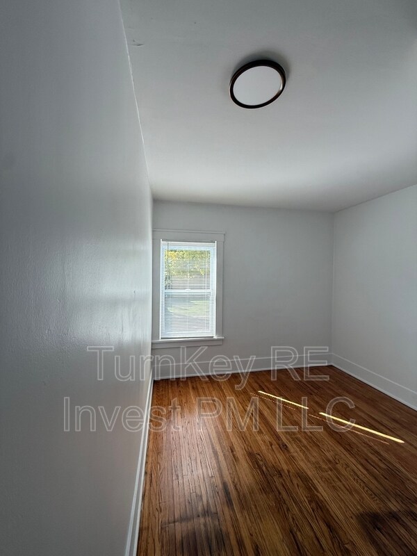 19 N May St in Aurora, IL - Building Photo - Building Photo