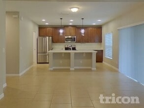 9716 Kinmore Dr in Groveland, FL - Foto de edificio - Building Photo