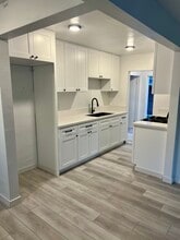 1230 Omelveny Ave in San Fernando, CA - Foto de edificio - Building Photo