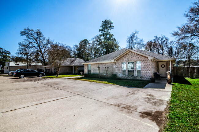 7030 State Highway 75 S in Huntsville, TX - Building Photo - Building Photo