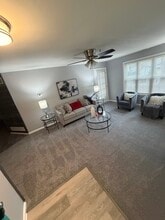 102 Stone Hurst Ct in New Castle, DE - Foto de edificio - Building Photo