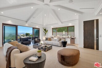 3116 Elvido Dr in Los Angeles, CA - Building Photo - Building Photo