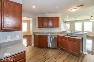 8110 Rosemary Drive in Baytown, TX - Foto de edificio - Building Photo