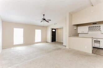 9426 Rolling Rock Ln in Dallas, TX - Building Photo - Building Photo