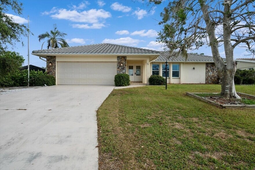 10 Stone Mountain Blvd, Unit 201 in Englewood, FL - Building Photo
